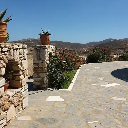 Paros Traditional Windmill In Lefkes 雷夫克斯