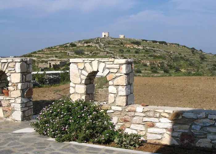 Paros Traditional Windmill In Lefkes 雷夫克斯