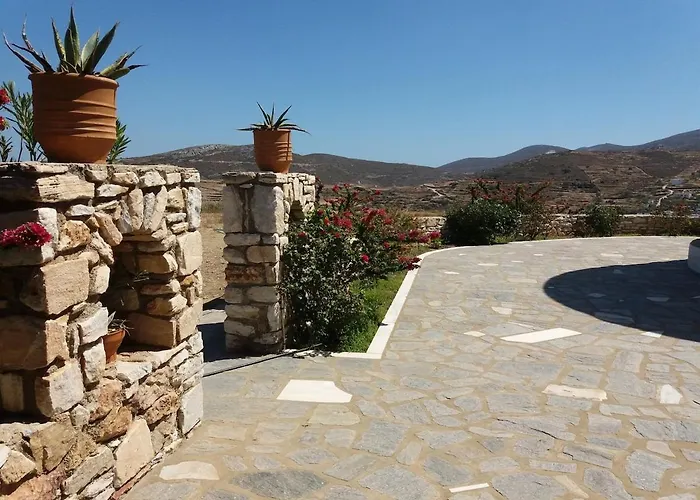 Paros Traditional Windmill In Lefkes 雷夫克斯
