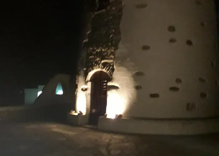 Paros Traditional Windmill In Lefkes 雷夫克斯