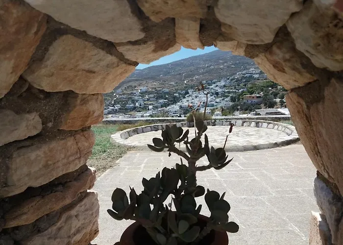 Paros Traditional Windmill In Lefkes 雷夫克斯