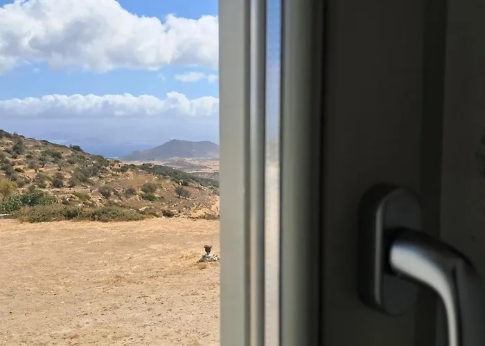Paros Traditional Windmill In Lefkes 雷夫克斯